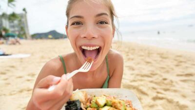 Integratori ed alimentazione corretta per rallentare l’invecchiamento della pelle. Ecco cosa mangiare