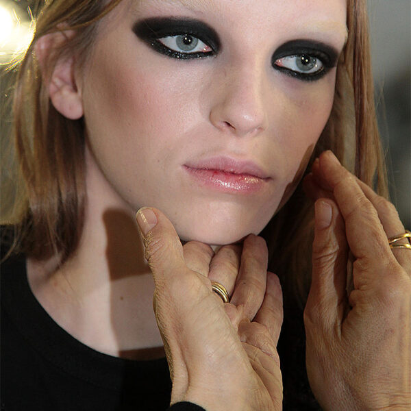 Sexy smokey eyes, Dsquared2 autunno inverno 2016 2017, make-up: Diane Kendal per MAC, Ph. Charlotte Mesman