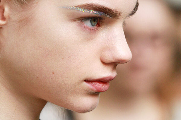 Trucco sopracciglia