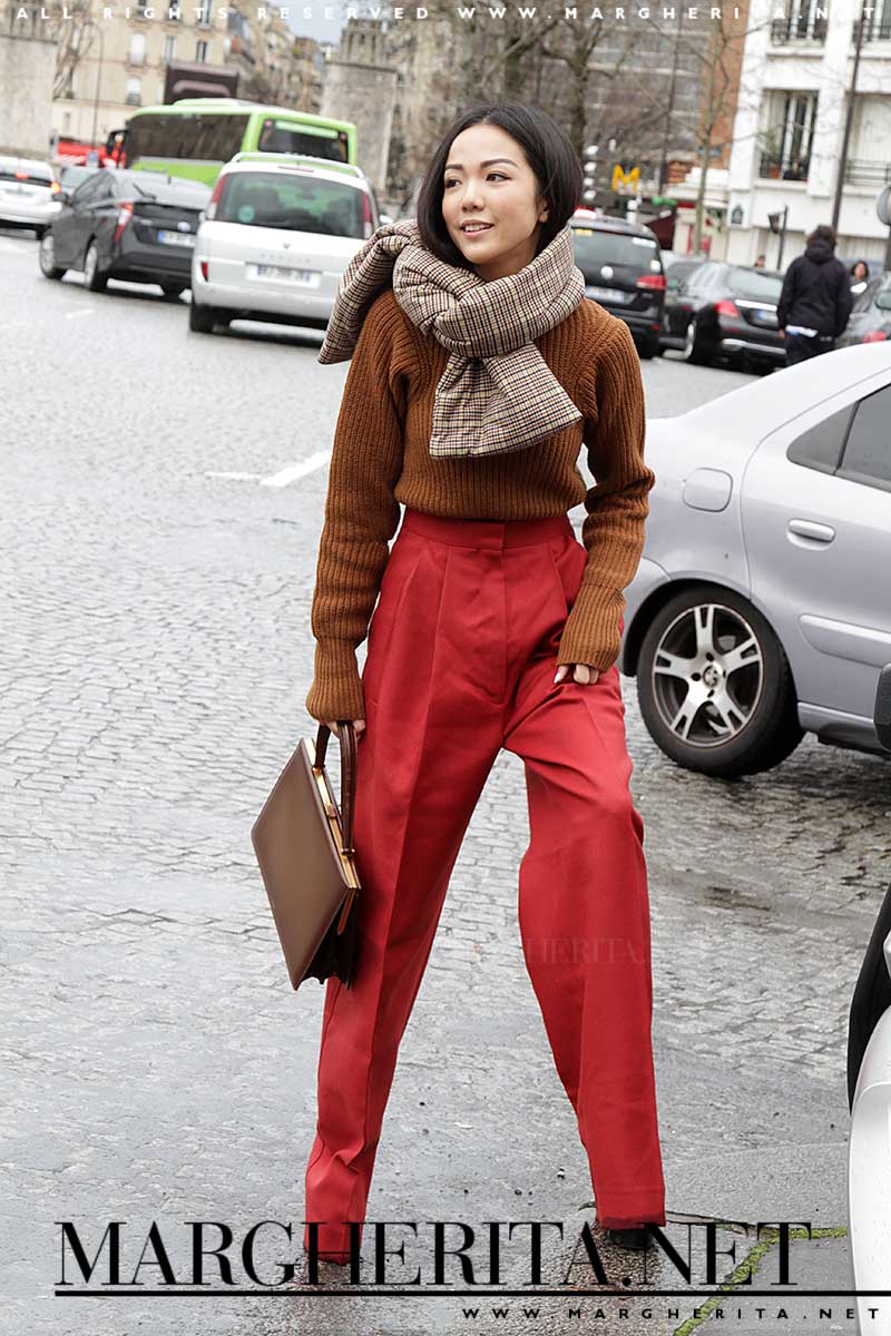 Streetstyle. Un look elegante, sotto la pioggia