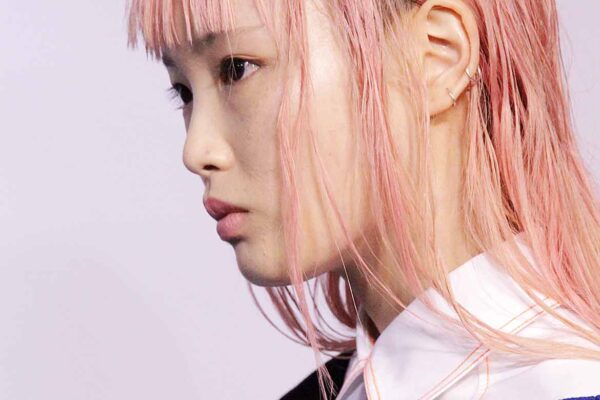 tendenze capelli rosa estate 2017 - Ph. Charlotte Mesman