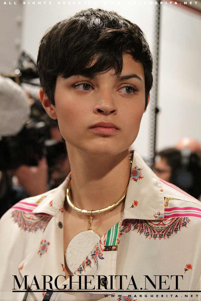 Foto tagli capelli corti - Backstage Etro - Foto Charlotte Mesman