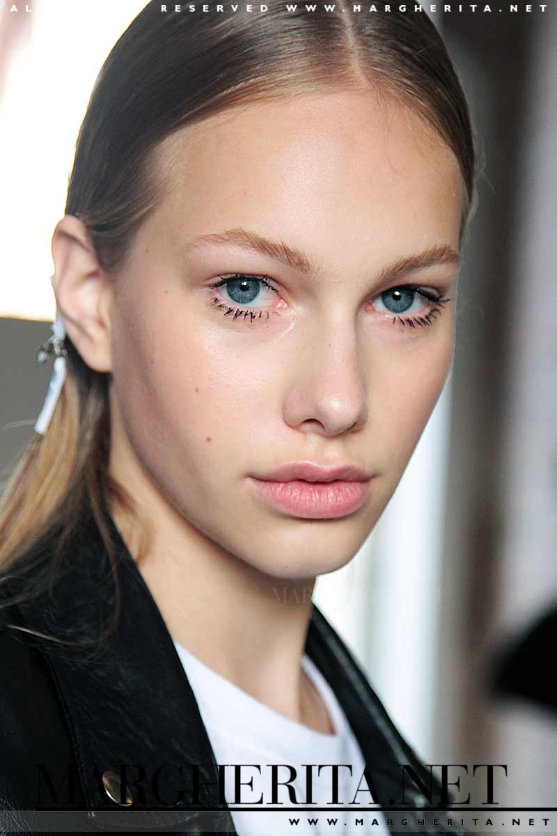 Tendenze trucco 2018. Foto Charlotte Mesman backstage aquilano.rimondi estate 2018