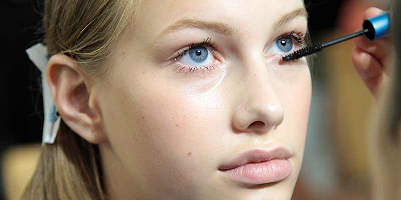 Tendenze trucco 2018. Foto Charlotte Mesman backstage aquilano.rimondi estate 2018