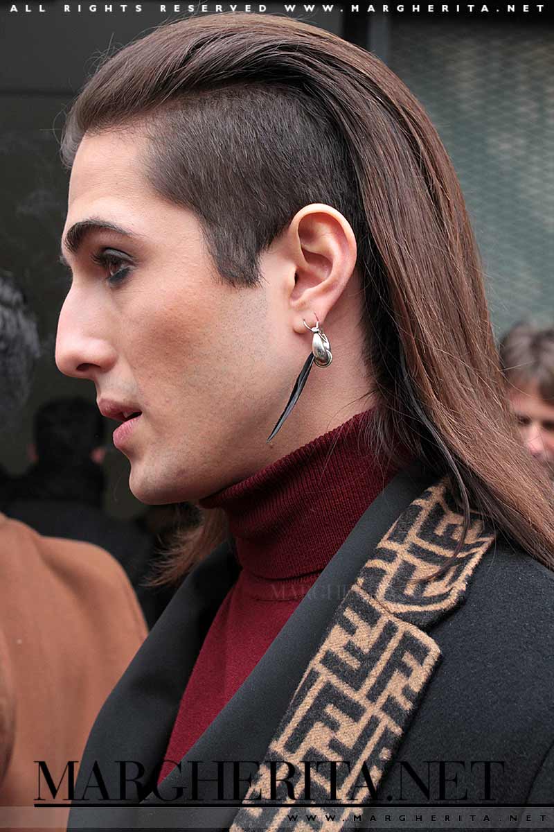 Damiano David dei Maneskin fuori dal backstage di Fendi- Foto Charlotte Mesman