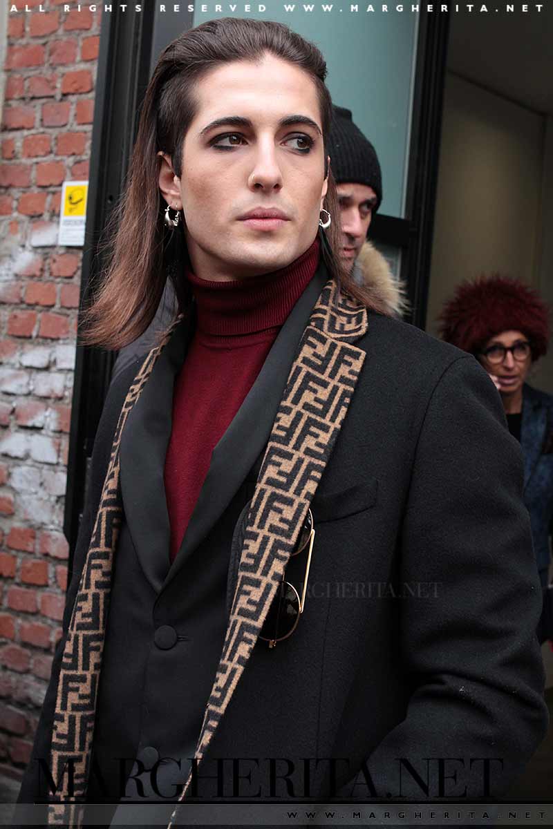 Damiano David dei Maneskin fuori dal backstage di Fendi- Foto Charlotte Mesman