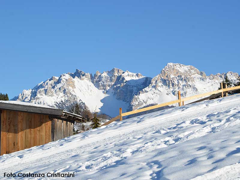 Sci, ciaspole e molto altro Eggental per ammirare le Dolomiti che si colorano di rosso. Foto Costanza Cristianini