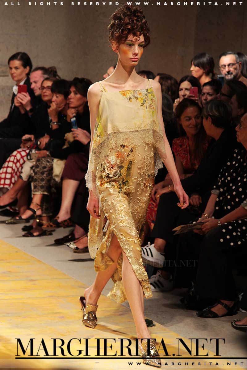 Colore di moda: il giallo. Antonio Marras PE 2018. ph. Charlotte Mesman