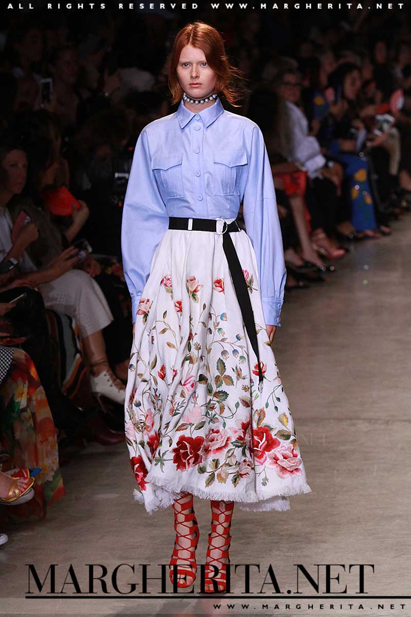 Idee moda adatte per le invitate al matrimonio. Consigli e look