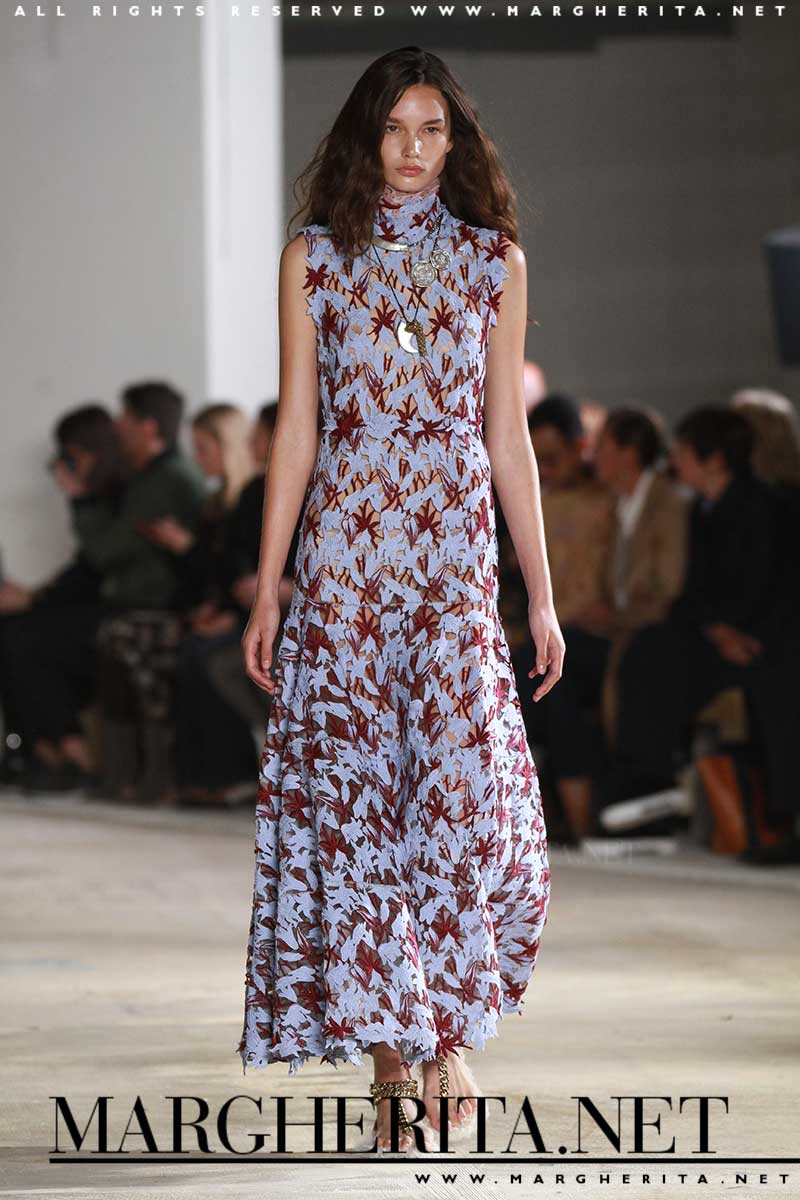 Idee moda adatte per le invitate al matrimonio. Consigli e look