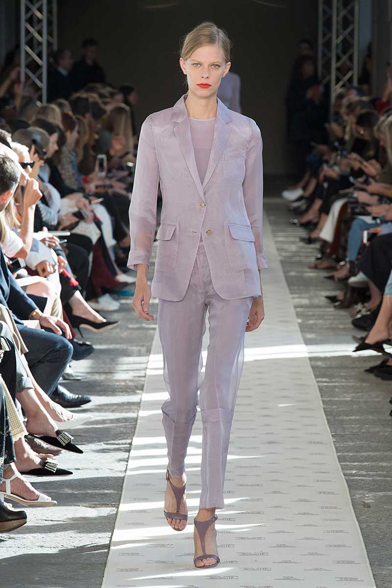Idee moda adatte per le invitate al matrimonio. Consigli e look