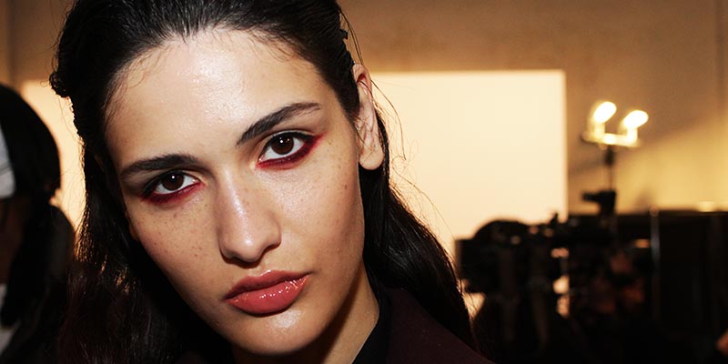 L'eyeliner e il makeup per gli occhi per l'autunno