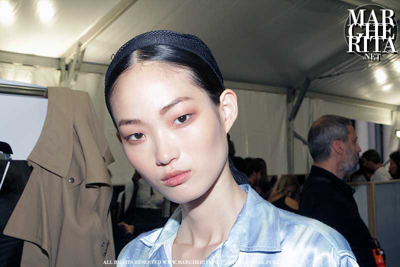 Un trucco ispirato all’Africa e ai colori del safari con Tom Pecheux per Max Mara Estate 2019