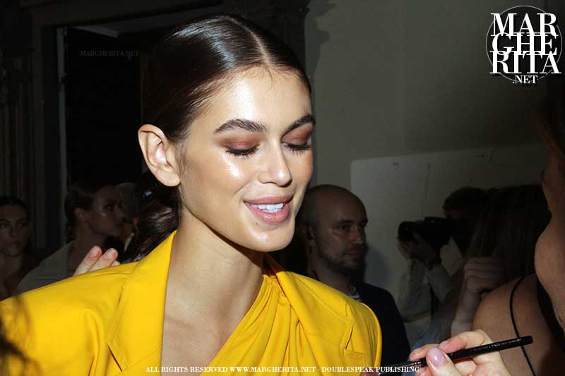 Un trucco ispirato all’Africa e ai colori del safari con Tom Pecheux per Max Mara Estate 2019