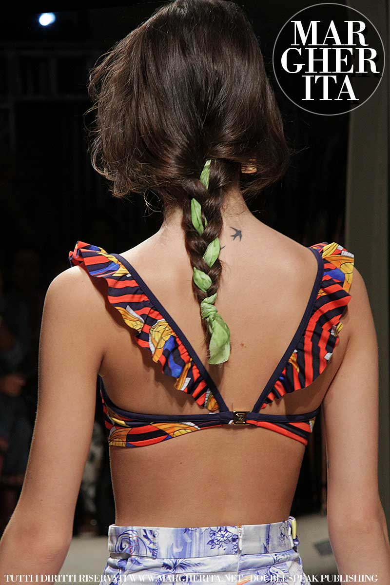 Trecce e foulard nei capelli. Giovanni Iovino Hair Stylist per Stella Jean Estate 2019