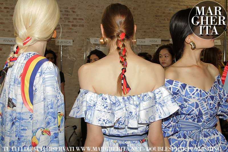 Trecce e foulard nei capelli. Giovanni Iovino Hair Stylist per Stella Jean Estate 2019