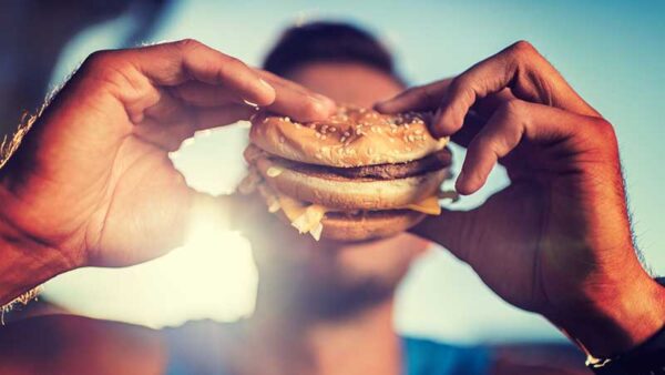 Il junk food (fast food su tutti) aumenta il rischio di depressione, secondo una ricerca