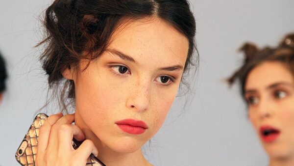 Trucco estate 2019. Sfilata: Luisa Beccaria. Make-up: Cynthia Rivas per MAC