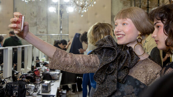 La magia di Antonio Marras vista dal backstage della sfilata autunno inverno 2019 2020