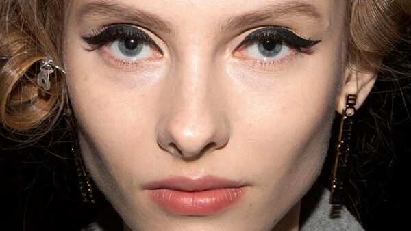 Tendenze trucco autunno inverno 2019 2020. L'eyeliner nero
