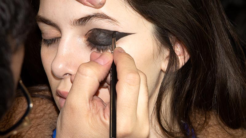 Tendenze trucco autunno inverno 2019 2020. Eyeliner