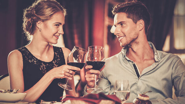 Il galateo del primo appuntamento First date: cose da fare, non fare, sapere, far finta di non sapere…