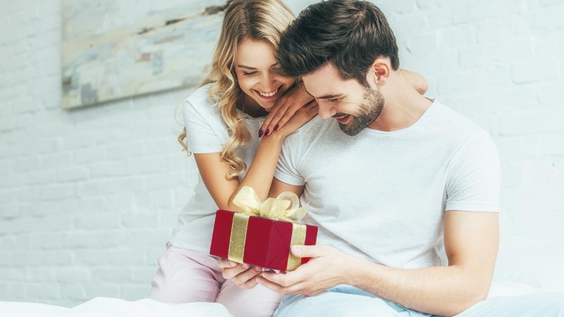 Regali Di Natale Romantici.Idee Regalo Per Natale I Regali Per Lui Ecco Come Farlo Felice Con Un Bellissimo Regalo Di Natale Margherita Net