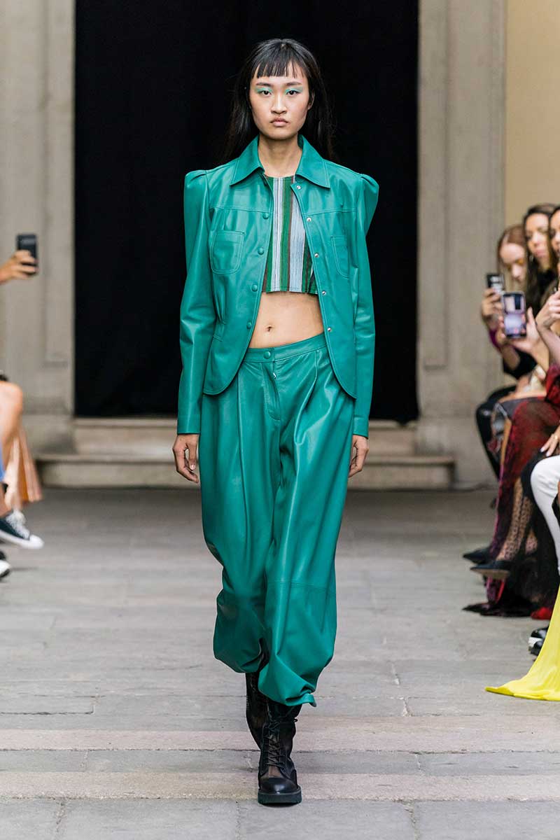 Tendenze moda 2020 pelle e finta pelle. Sfilata Cristiano Burani primavera estate 2020