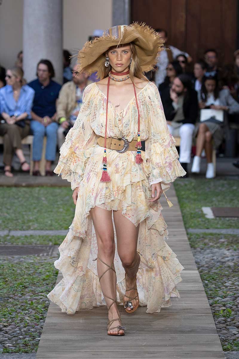 Tendenze moda primavera estate 2020. Evviva gli anni ’70! Sfoggiamo di nuovo quel look moda ‘seventies’ - Sfilata Etro Estate 2020