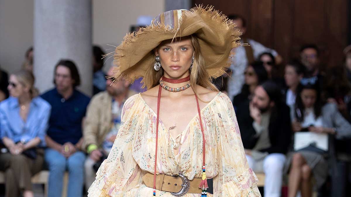 Tendenze moda primavera estate 2020. Evviva gli anni ’70! Sfoggiamo di nuovo quel look moda ‘seventies’ - Sfilata Etro Estate 2020