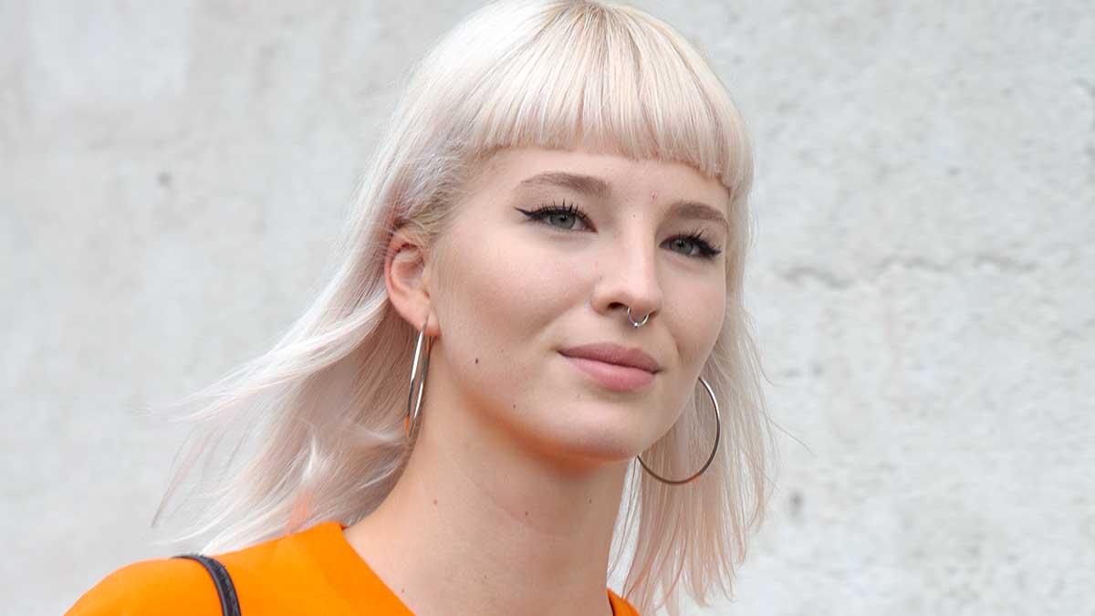 Tendenze capelli donna primavera 2020. Biondo platino? Frangia? Taglio medio lungo?