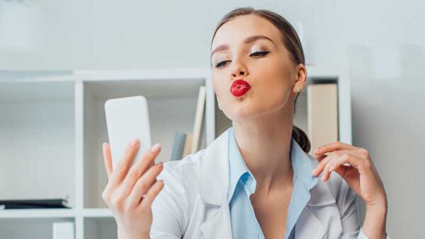 Interventi di dermatologia plastica e chirurgia estetica per essere più bella nei selfie e sui social