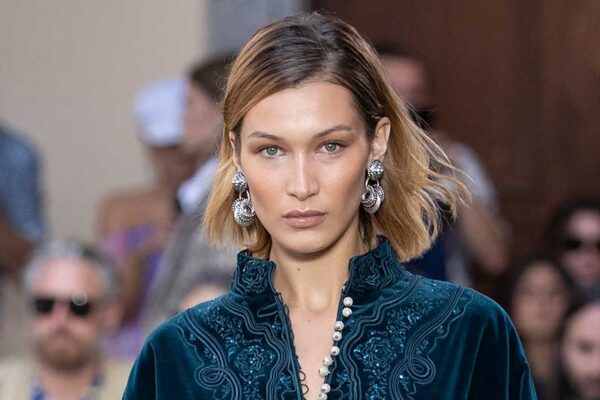 Tendenze colore capelli primavera estate 2020. Tonalità calde ma anche ‘block colors’ e pastelli