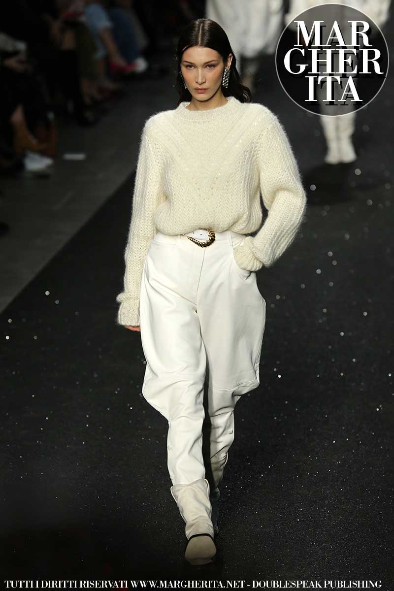 Trend Alert. Il bianco per un look attuale e leggero per la primavera estate 2020. Sfilata: Alberta Ferretti. Foto: Mauro Pilotto
