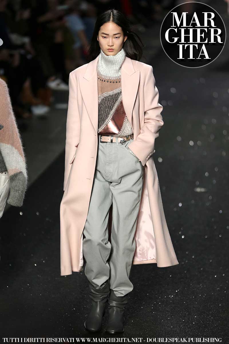 Trend Alert. Il bianco per un look attuale e leggero per la primavera estate 2020. Sfilata: Alberta Ferretti. Foto: Mauro Pilotto