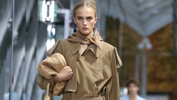La moda primavera estate 2020. Ecco 4 soprabiti estivi da indossare subito - Sfilata Lacoste