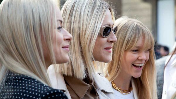 Tendenze colore capelli estate 2020. Pronto soccorso ricrescita! PS: Il balayage è trendy - Foto Charlotte Mesman