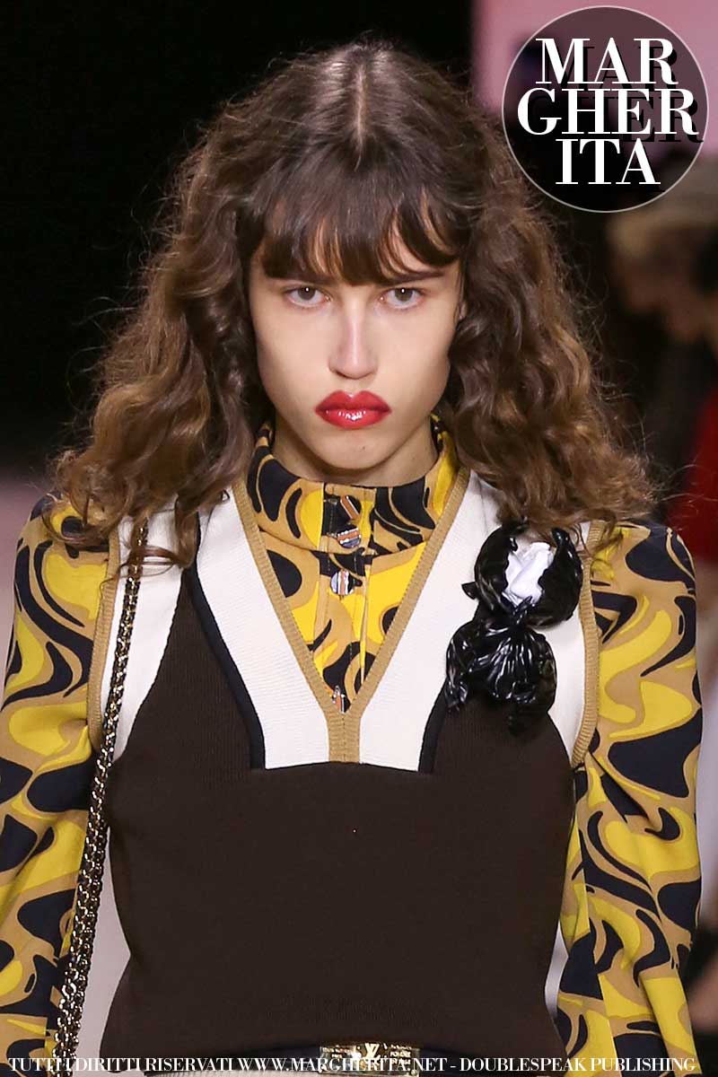 Capelli trendy per l’estate 2020. Le tendenze capelli: una frangia giocosa è trendy! Sfilata Louis Vuitton Foto Mauro Pilotto