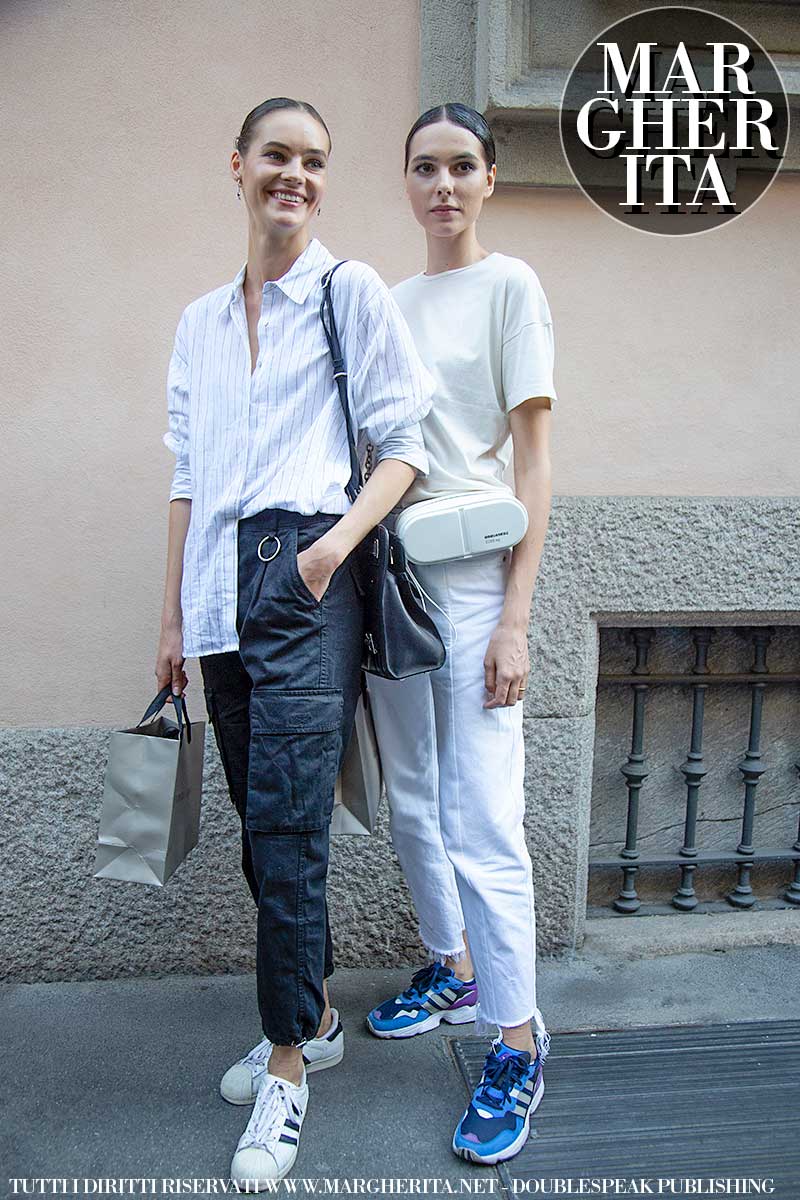 Moda street style 2020. Tendenze jeans. Il denim, slim fit e shorts, per le fashion models - Foto Charlotte Mesman