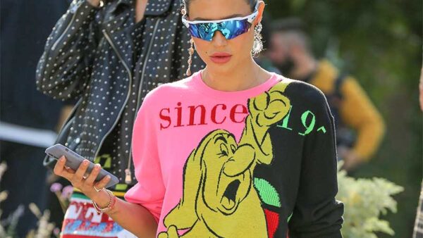 Moda donna street style 2020. Il casualwear diventa cool, ecco come essere sportive e trendy - Front row Iceberg - Foto Mauro Pilotto
