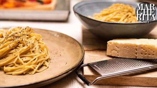 Gli spaghetti cacio e pepe