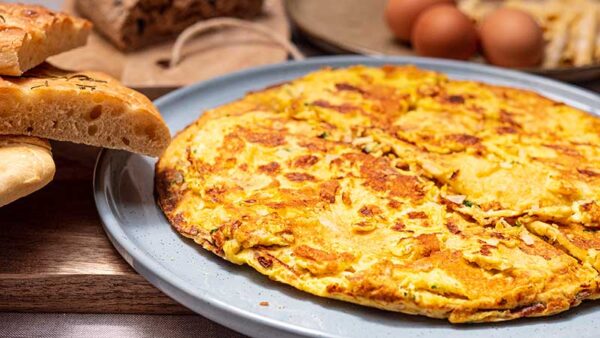 La frittata saporita con cipolla e prezzemolo