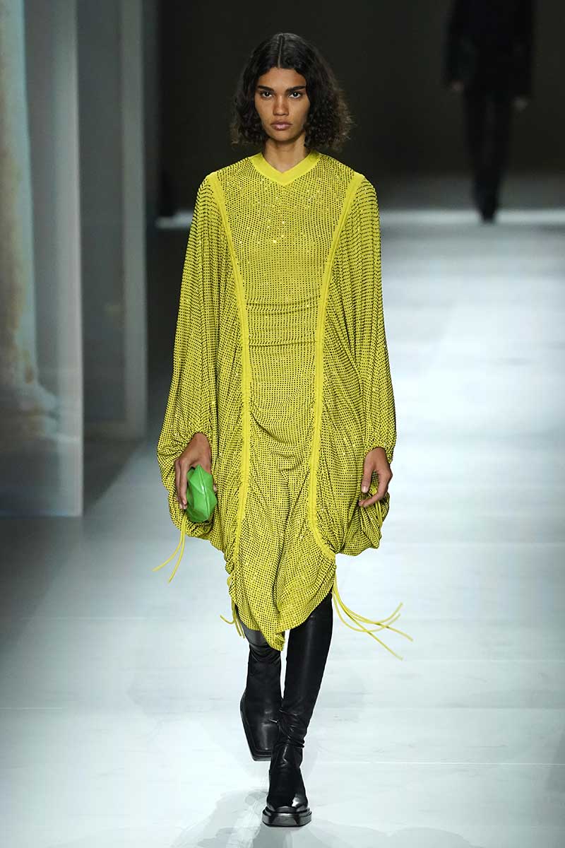 Tendenze moda autunno inverno 2020 2021. I nuovi colori di moda. Sfilata Bottega Veneta. Photo: courtesy of Bottega Veneta