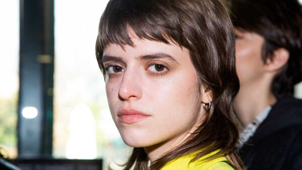 Tagli di capelli, i trend autunno inverno 2020 2021. Questo taglio di capelli con mullet è trendyssimo! - Sfilata MSGM Foto Charlotte Mesman