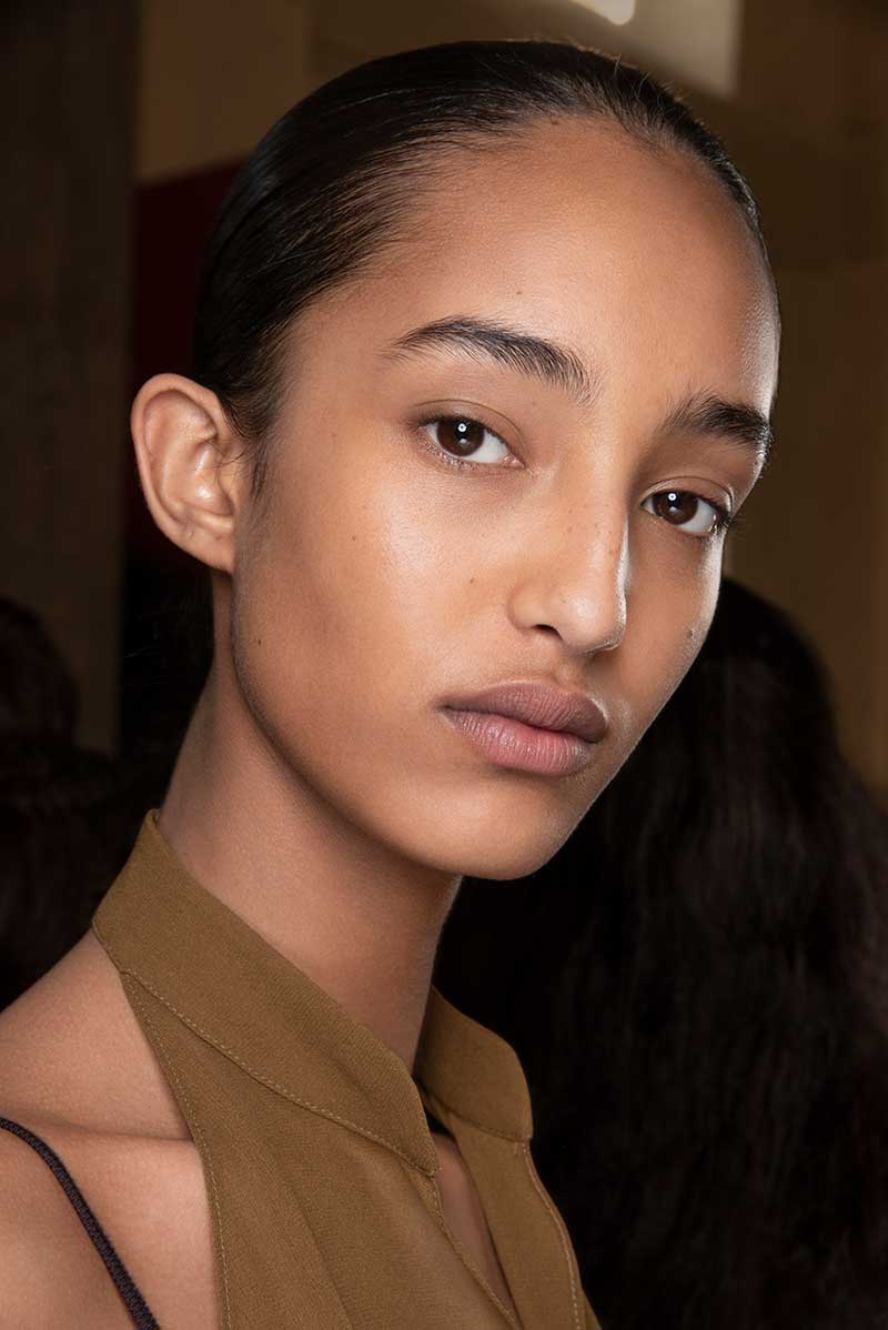Trucco autunno inverno 2020 2021. Tendenza trucco color pelle, non potete sbagliare! - Sfilata: Salvatore Ferragamo. Photo: courtesy of MAC