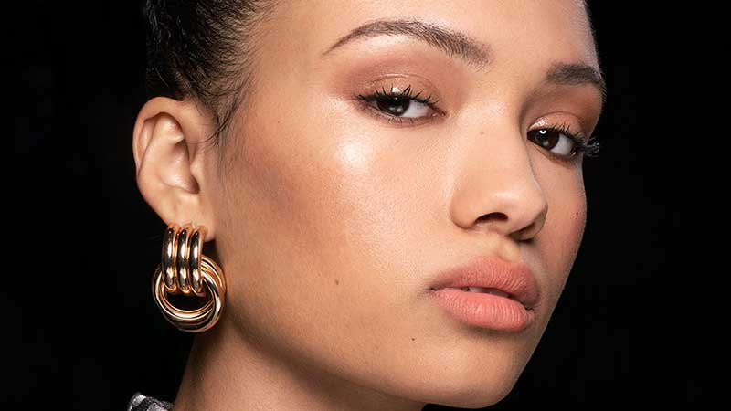Trucco autunno inverno 2020 2021. Tendenza trucco color pelle, non potete sbagliare! - Sfilata: Kim Shui. Photo: courtesy of MAC