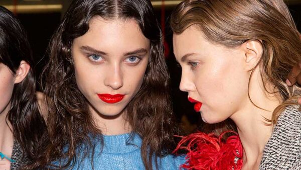 Tendenze capelli autunno inverno 2020 2021. Acconciature con finger waves