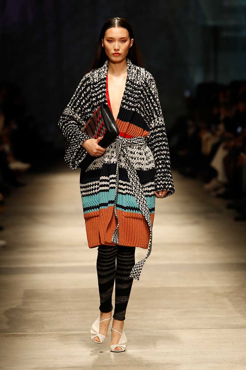 Moda donna autunno inverno 2020 2021. Torna il cardigan, tre consigli