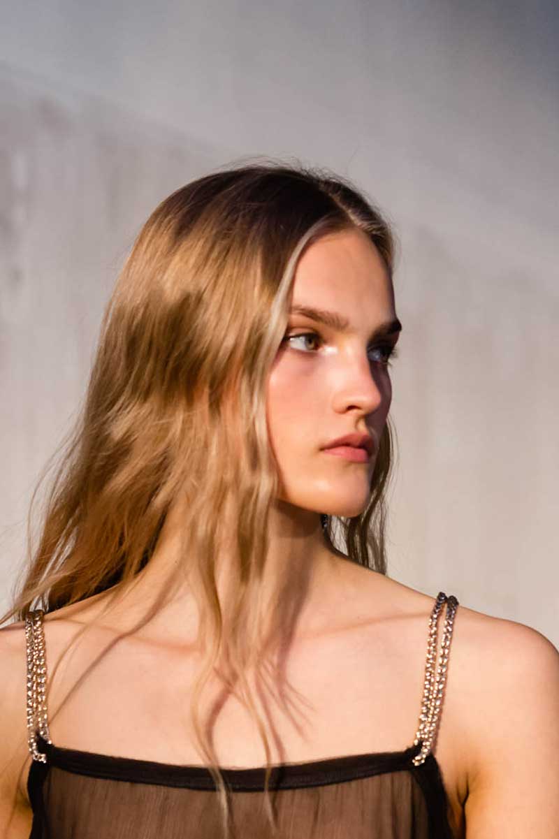 Tendenze capelli estate 2021. Sfilata: N21. Hair by TONI&GUY Italia. Photo: courtesy of TONI&GUY