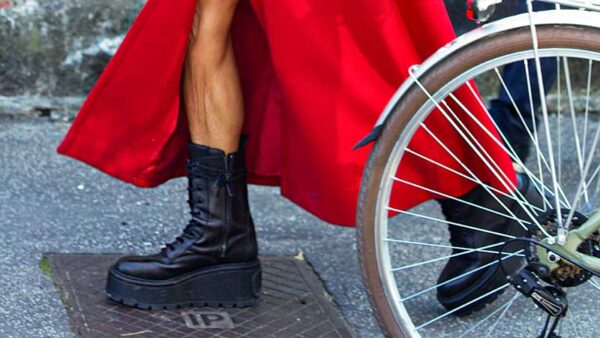 Tendenze scarpe inverno 2020 2021. Arriva Frankenstein! Ecco il trend stivali con la suola maxi. Cosa ne pensate? - Foto Charlotte Mesman
